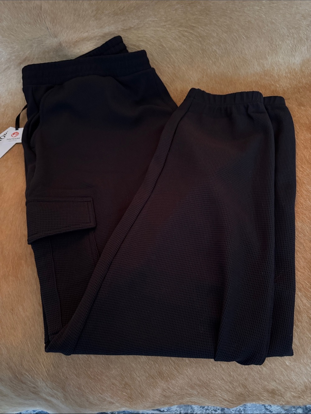 Mondetta Women’s Waffle Knit Cargo pocket joggers. 17-18 waist. 29 inches length